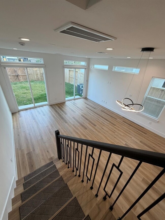 Building Photo - 6733 Peerless St