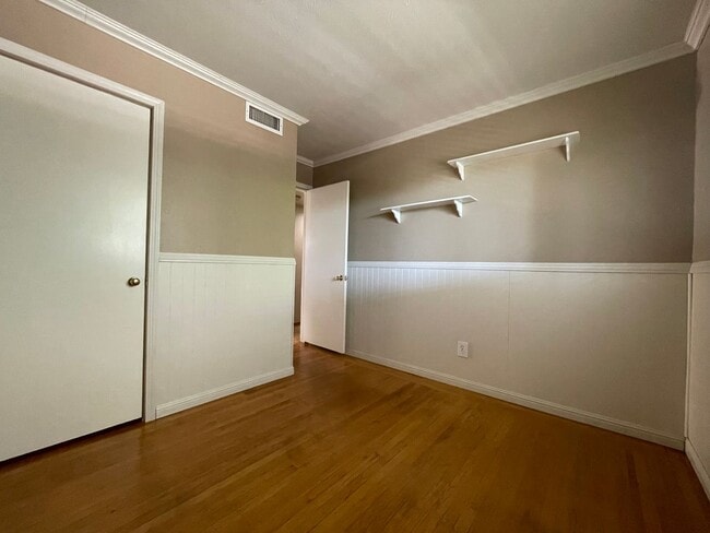 Building Photo - Charming & Unique Fair Oaks Home with Deta...