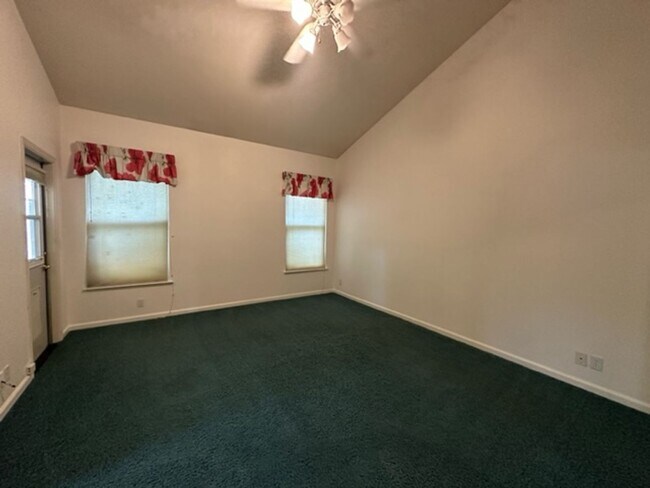 Building Photo - Gem of a rental home in East Davis