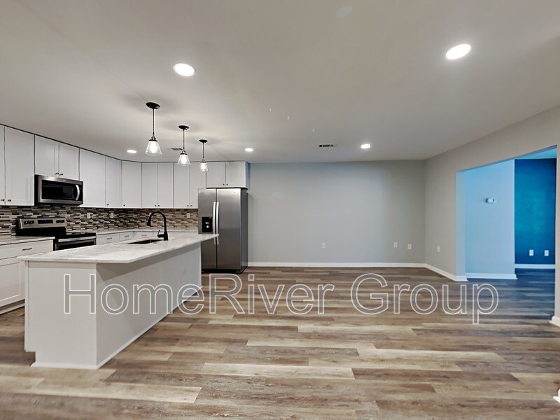 Building Photo - 433 Verb St