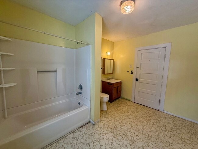 Building Photo - 3 Bed 1 Bath Single Family Home in White Lake