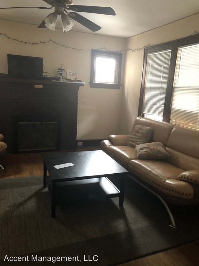 Building Photo - 2021 University Ave