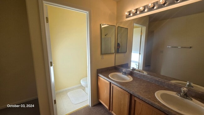 Building Photo - Spacious Two Story Townhome on Golf Course