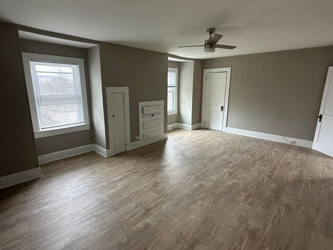 Building Photo - 302 Clay St