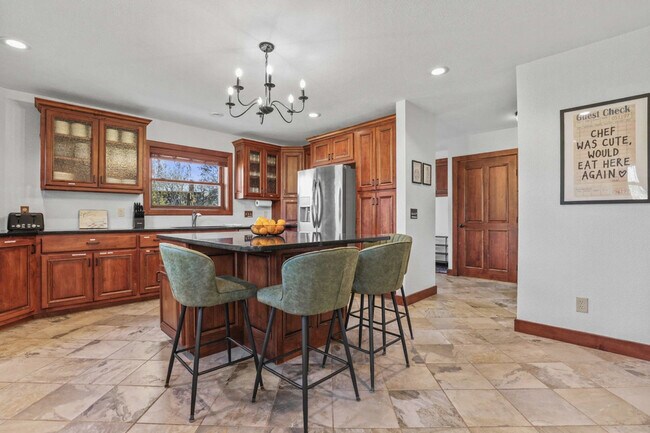 Building Photo - 924 Capital St