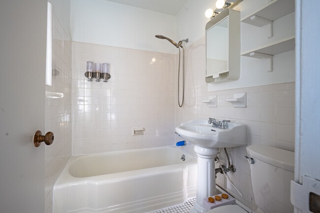 Building Photo - 1407 Leegate Rd NW