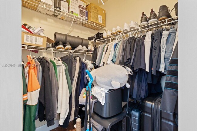 Building Photo - 6841 SW 44th St