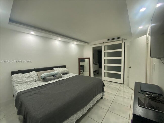 Building Photo - 9706 Hammocks Blvd