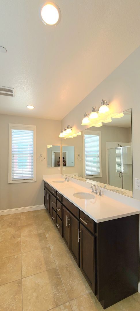 Building Photo - Beautifull Single Family Home in Folsom w/ Solar, Tankless Water Heater, Pool Access, Bonus Room ...