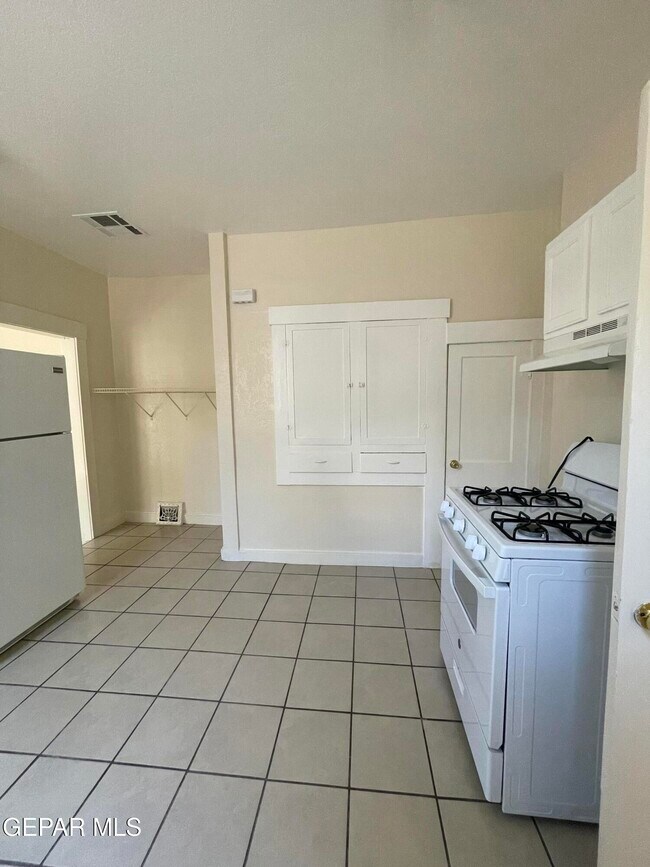 Building Photo - 1518 Lawton Dr
