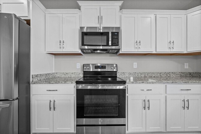 Building Photo - Pet Friendly Four Bedroom!