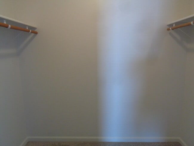 Building Photo - 408 Lindy Ln