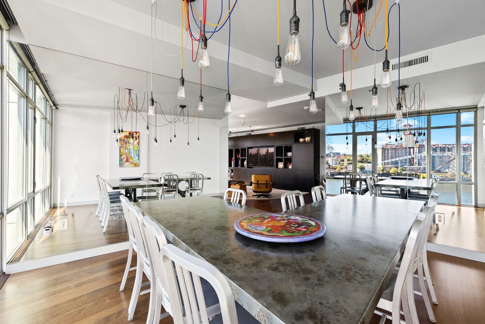 Building Photo - 1260 NW Naito Pky