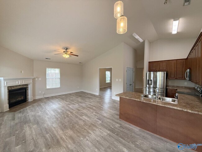 Building Photo - 211 High Green Dr