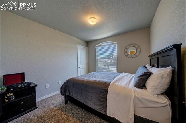 Building Photo - 6673 Galpin Dr