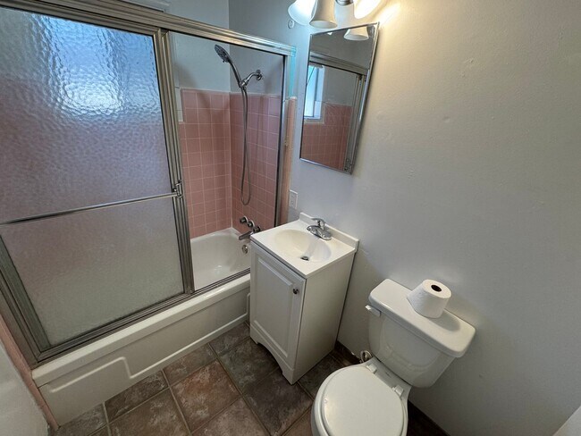 Building Photo - 1533 21st Ave