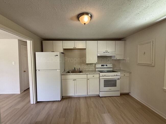 Building Photo - 7258 Twin Cedars Dr