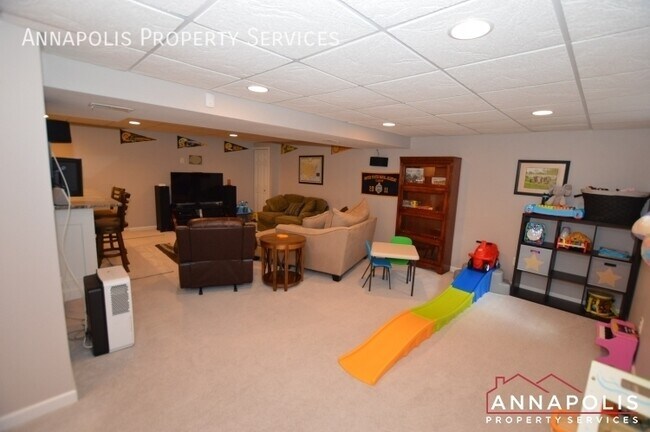 Building Photo - 555 Brightview Dr