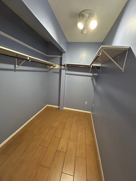 Building Photo - 700 W Fern Ave