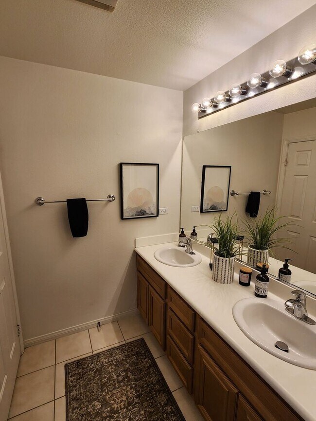 Building Photo - Highly Upgraged Ladera Ranch Home