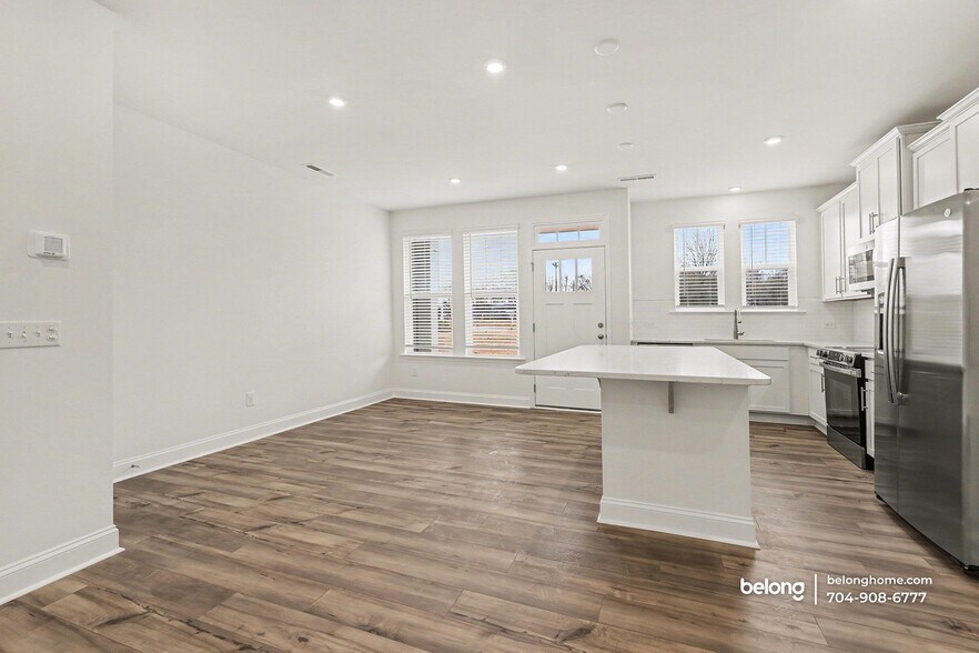 Building Photo - 2915 Herringbone Rd