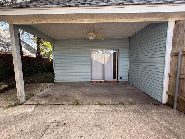 Building Photo - Acadian Cutie