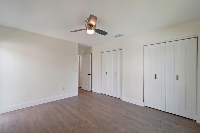 Building Photo - 8601 Huron Ct