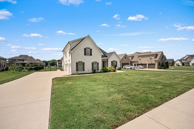 Building Photo - Luxury Home For Rent
