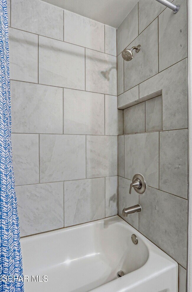 Building Photo - 7509 Enchanted Pk Dr