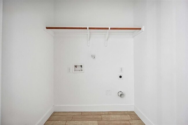 Building Photo - 5122 Southwind St