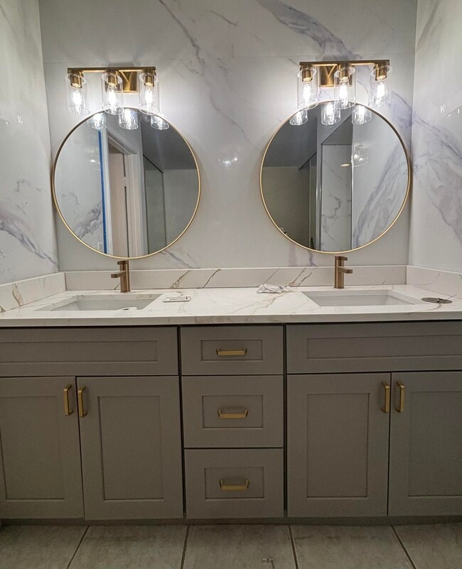 Building Photo - 1705 17th Ln