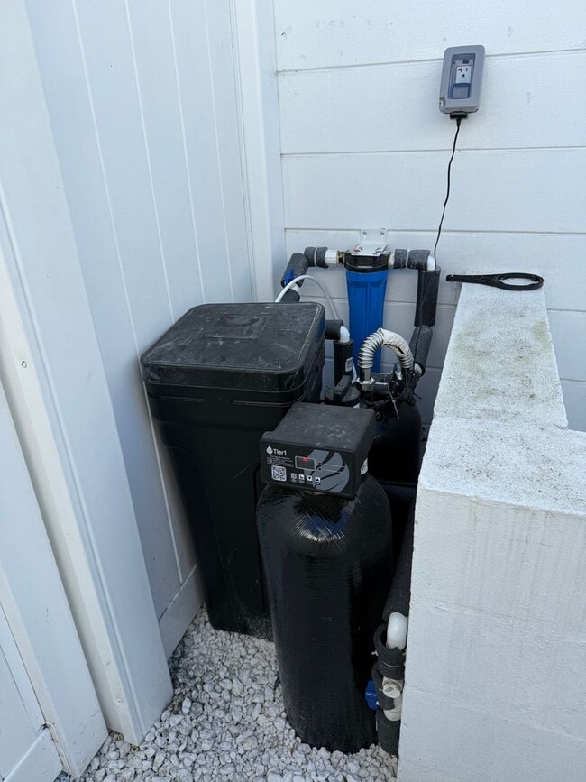 Building Photo - Stunning Seminole Home with Private Pool | 3 Bed / 2 Bath