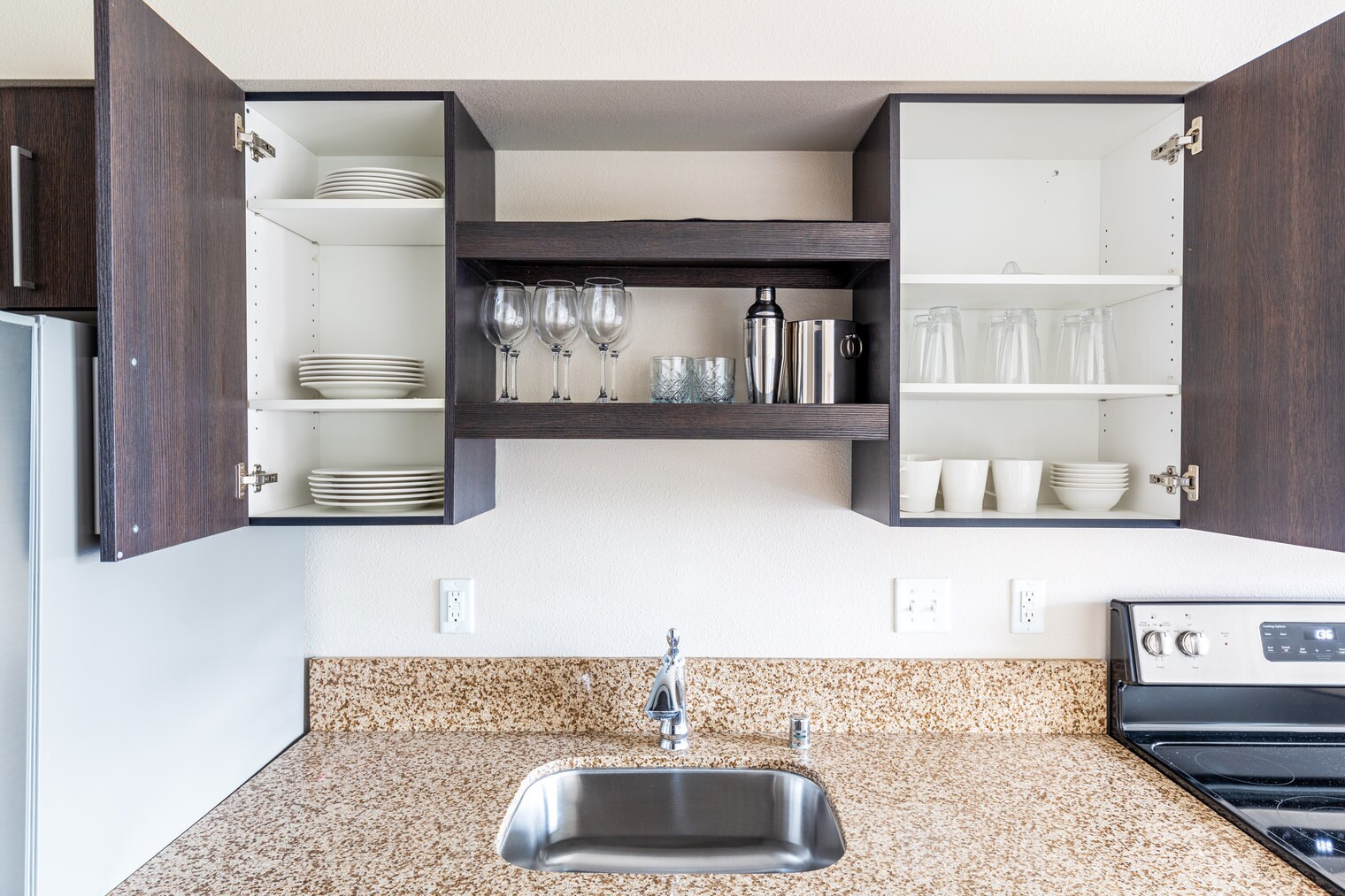 Building Photo - 215 10th Ave E