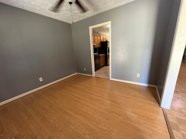 Building Photo - 204 Cobblestone Ct