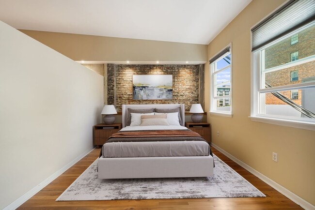 Building Photo - Stylish Studio Condo in Downtown Asheville – Rare Top-Floor Find