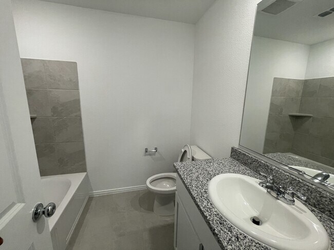 Building Photo - 1524 Vattier