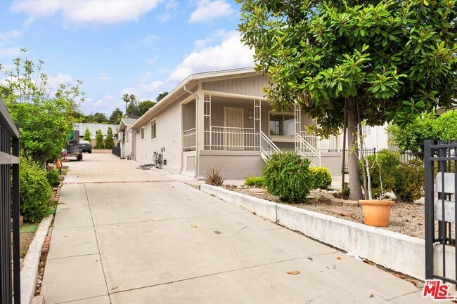 Building Photo - 6190 Mesa Ave