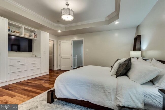 Building Photo - 820 W Glebe Rd