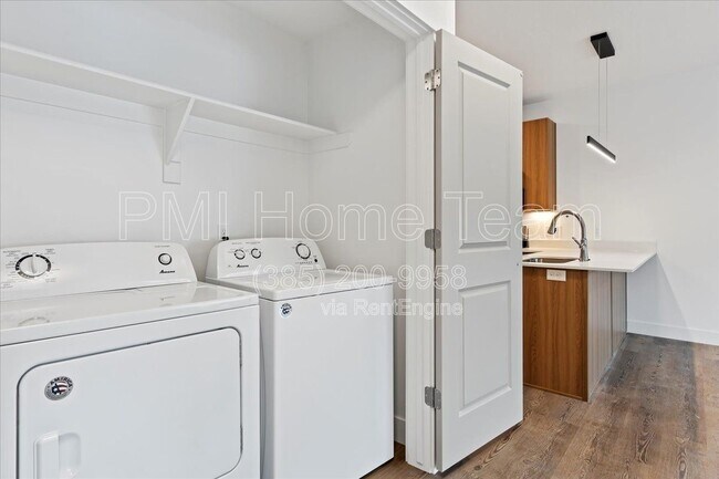 Building Photo - 3378 Washington Blvd