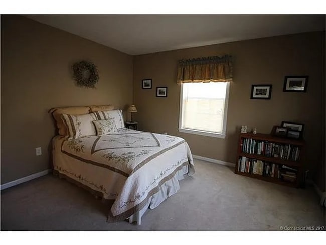 Building Photo - 4 Bed - 2.5 Bath: Single Family Home in Oa...