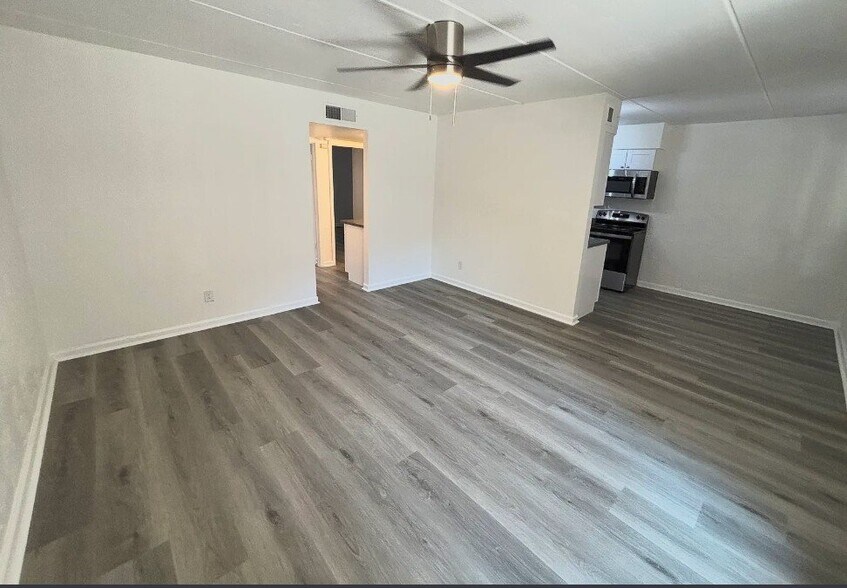 Building Photo - 7110 E Continental Dr