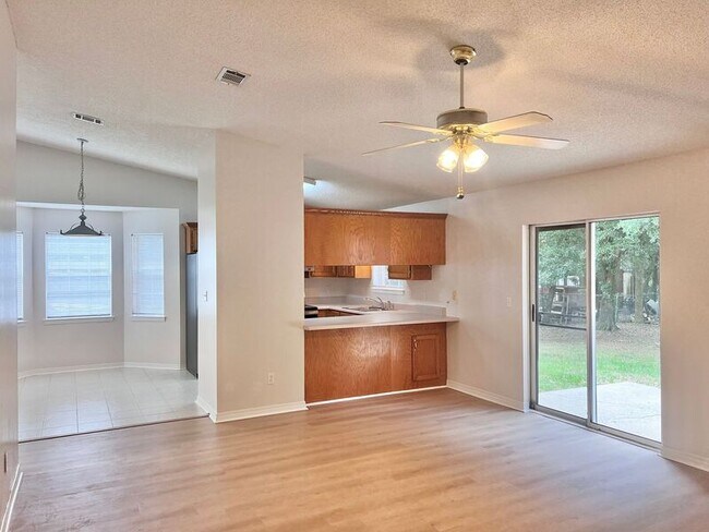 Building Photo - 5721 Bronco Pl