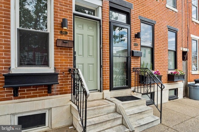 Building Photo - 161 Mifflin St