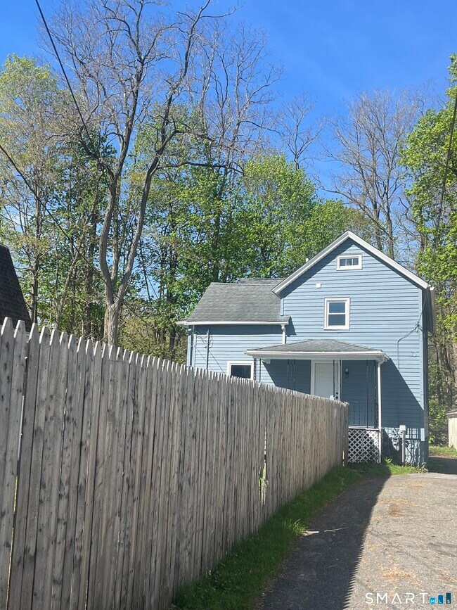 Building Photo - 17 Woodbine St