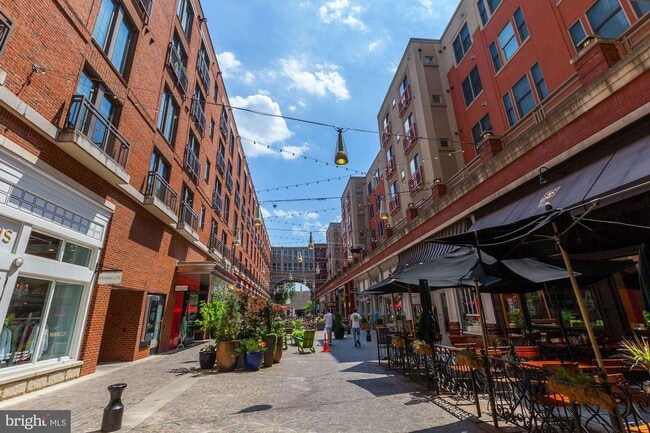 Building Photo - Beautiful 1BR/1BA in Downtown Bethesda. Al...