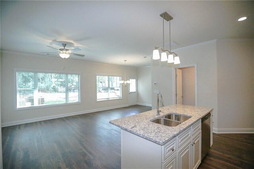 Building Photo - 327 Cashes Ct