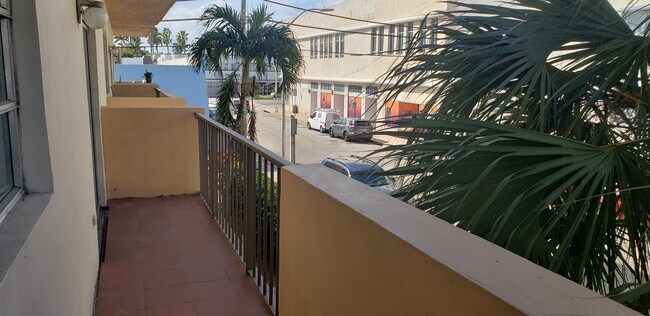 Building Photo - 1150 Collins Ave