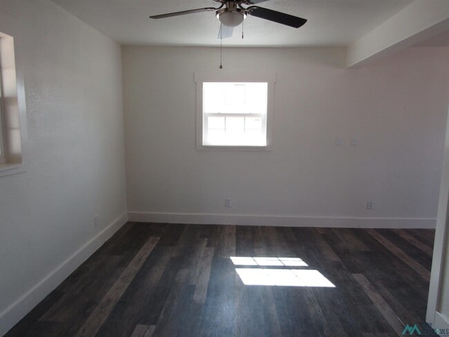 Building Photo - 1111 W Chisum Ave