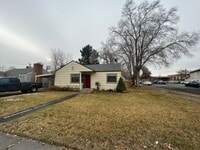Building Photo - Charming Downtown Redmond Home with Huge Fenced Yard & Garage!