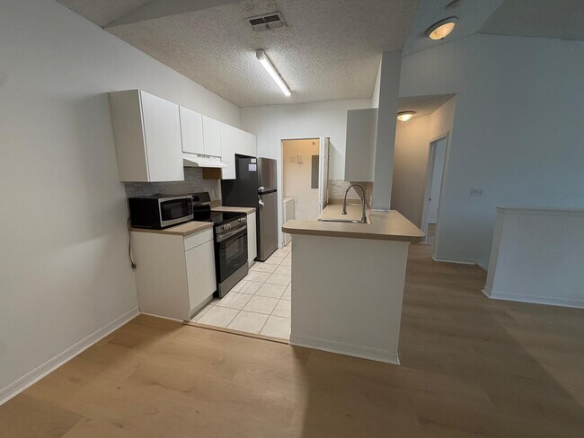 Building Photo - 10336 Fox Trail Rd S